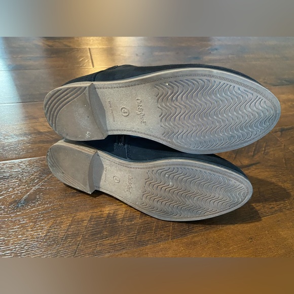 Girls booties size 4 - Picture 2 of 4